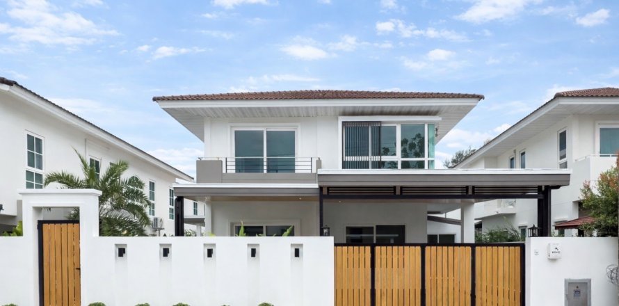 Villa in Pattaya, Thailand 4 bedrooms № 234190