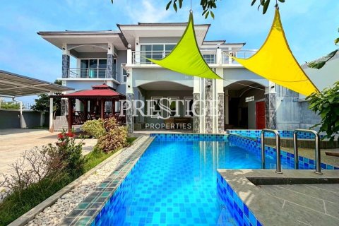 House in Pattaya, Thailand 9 bedrooms № 250160