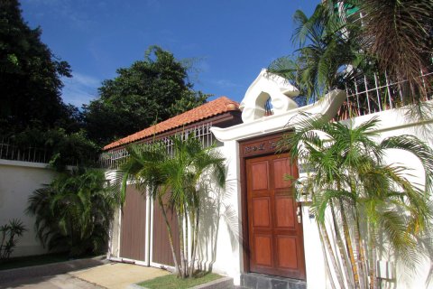 Casa de 3 dormitorios en Pattaya, Tailandia № 243342