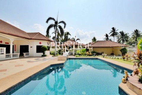 Casa de 4 dormitorios en Pattaya, Tailandia № 250704