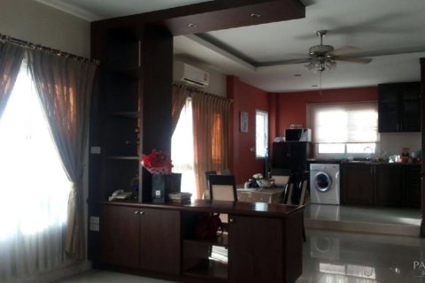 Casa de 4 dormitorios en Pattaya, Tailandia № 243111 - foto 3