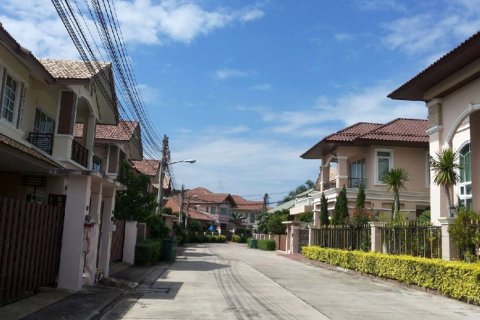 Casa de 4 dormitorios en Pattaya, Tailandia № 243111 - foto 4