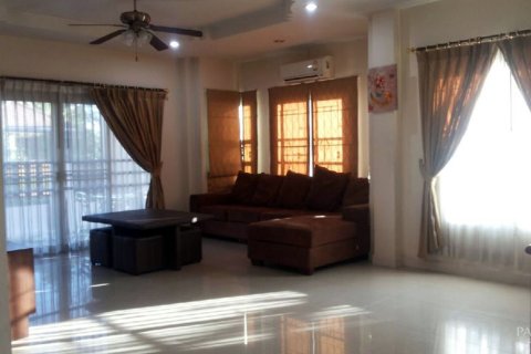 Casa de 4 dormitorios en Pattaya, Tailandia № 243111 - foto 6