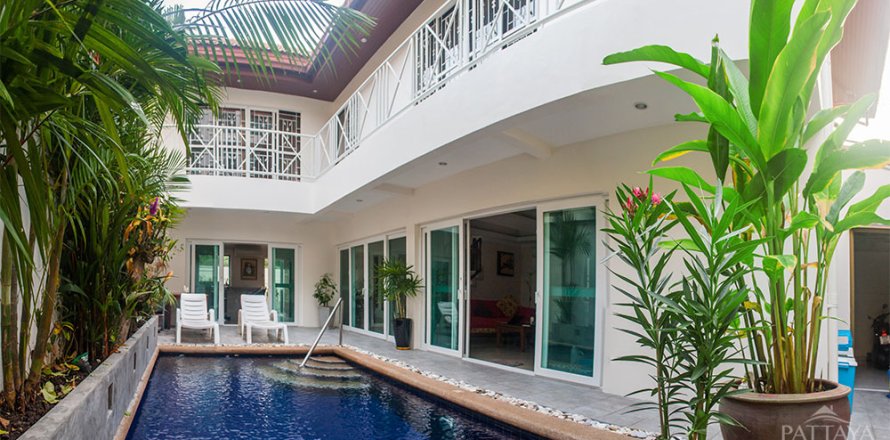Casa de 3 dormitorios en Pattaya, Tailandia № 243120