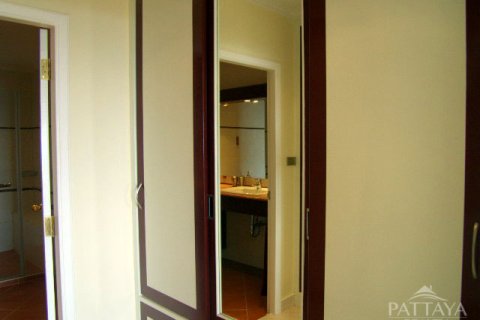 Condo in Pattaya, Thailand, 2 bedrooms № 242432 - photo 17