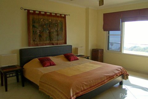 Condo in Pattaya, Thailand, 2 bedrooms № 242432 - photo 13