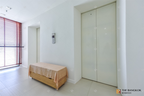 Condo in Bangkok, Thailand, 2 bedrooms № 254921 - photo 2