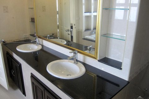 Condo in Pattaya, Thailand, 3 bedrooms  № 242630 - photo 13