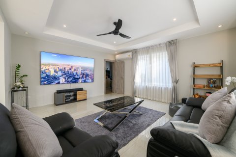 Condo in Pattaya, Thailand, 3 bedrooms № 171309 - photo 18