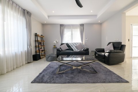 Condo in Pattaya, Thailand, 3 bedrooms № 171309 - photo 16