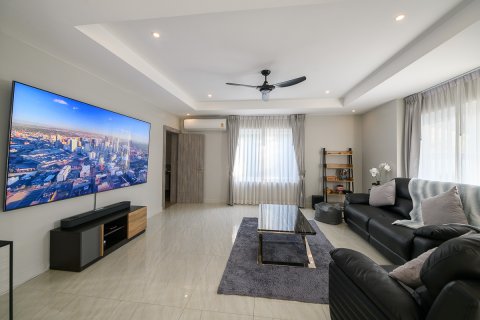 Condo in Pattaya, Thailand, 3 bedrooms № 171309 - photo 19