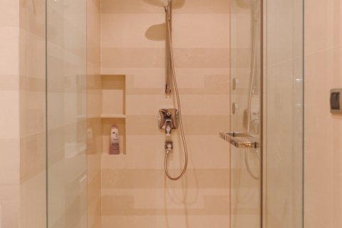 Condominio de 2 dormitorios en Watthana, Bangkok, Tailandia № 163869 - foto 16