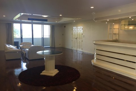 Condominio de 5 dormitorios en Watthana, Bangkok, Tailandia № 163938 - foto 5