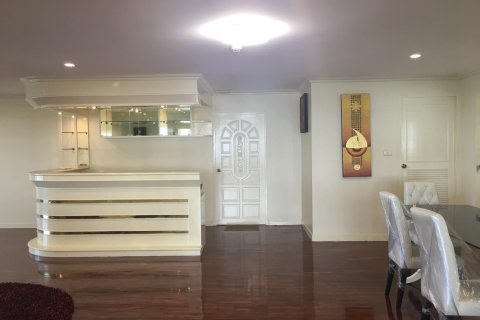 Condominio de 5 dormitorios en Watthana, Bangkok, Tailandia № 163938 - foto 6
