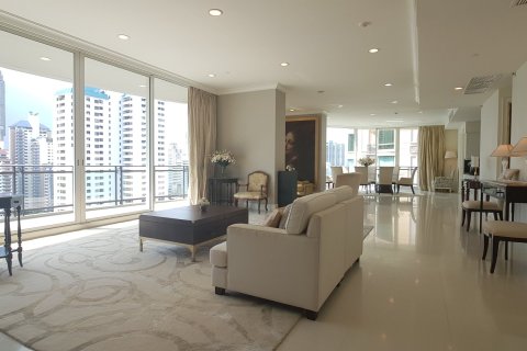 Condominio de 4 dormitorios en Bangkok, Tailandia № 164846 - foto 3
