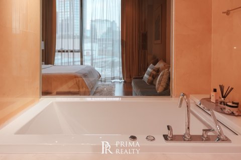 Condominio de 2 dormitorios en Watthana, Bangkok, Tailandia № 163869 - foto 14