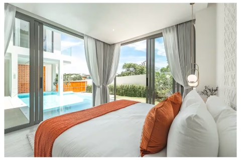 Chalet de 4 dormitorios en Bang Tao, Tailandia № 210017 - foto 6