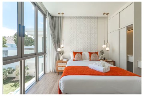 Chalet de 4 dormitorios en Bang Tao, Tailandia № 210017 - foto 4