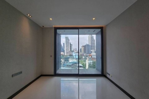 Condominio de 2 dormitorios en Khlong Toei, Bangkok, Tailandia № 164013 - foto 7