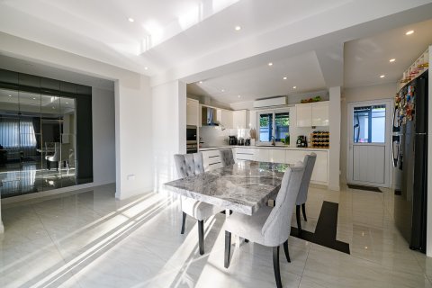 Condo in Pattaya, Thailand, 3 bedrooms № 171309 - photo 14