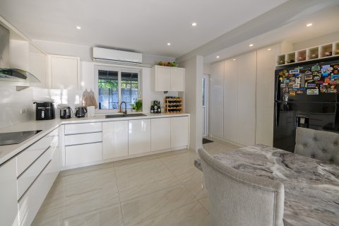 Condo in Pattaya, Thailand, 3 bedrooms № 171309 - photo 13
