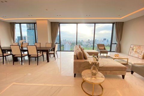 Condominio de 4 dormitorios en Pathum Wan, Bangkok, Tailandia № 167056 - foto 3