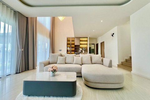 Casa de 4 dormitorios en Pattaya, Tailandia № 146367 - foto 18