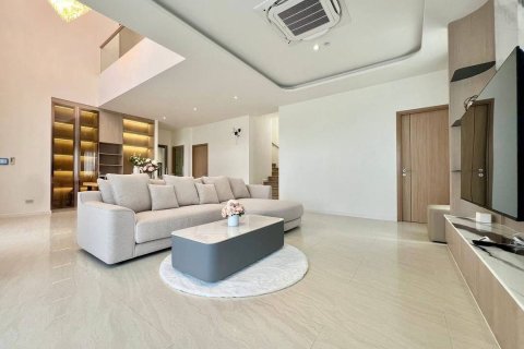 Casa de 4 dormitorios en Pattaya, Tailandia № 146367 - foto 16
