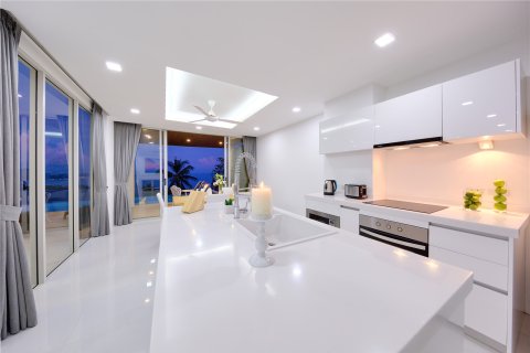 Chalet de 3 dormitorios en Chaweng Beach, Ko Samui, Tailandia № 154490 - foto 14