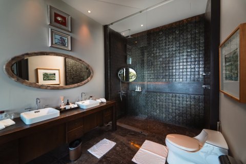 Chalet de 5 dormitorios en Kamala, Tailandia № 153760 - foto 11