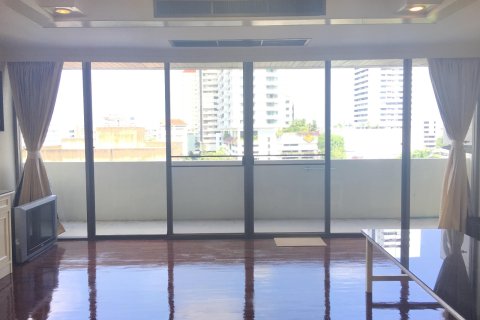 Condominio de 5 dormitorios en Watthana, Bangkok, Tailandia № 163938 - foto 9