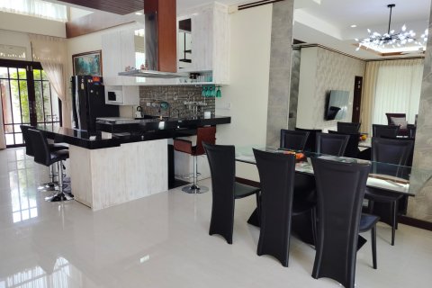 Chalet de 3 dormitorios en Bang Tao, Tailandia № 75774 - foto 7