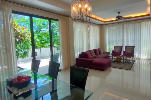 Chalet de 3 dormitorios en Bang Tao, Tailandia № 75774 - foto 9