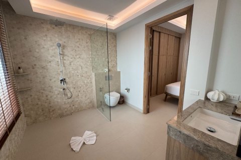 Chalet de 4 dormitorios en Naithon Beach, Tailandia № 153698 - foto 23
