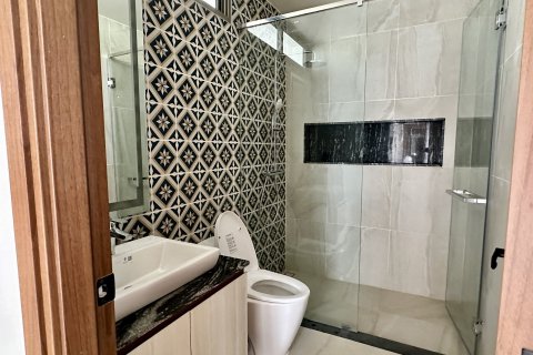 Chalet de 3 dormitorios en Bang Tao, Tailandia № 152423 - foto 9