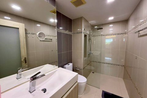 Condominio de 2 dormitorios en Pattaya, Tailandia № 198767 - foto 13