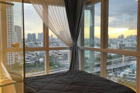Condominio de 2 dormitorios en Khlong San, Bangkok, Tailandia № 168003 - foto 2