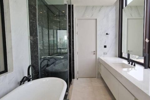Condominio de 4 dormitorios en Pathum Wan, Bangkok, Tailandia № 163887 - foto 14