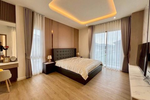 Casa de 4 dormitorios en Pattaya, Tailandia № 146367 - foto 10