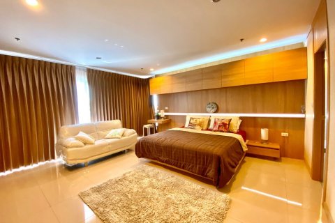 Condo in Pattaya, Thailand, 3 bedrooms № 121088