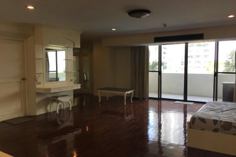 Condominio de 5 dormitorios en Watthana, Bangkok, Tailandia № 163938 - foto 21