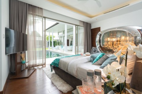 Chalet de 5 dormitorios en Bang Tao, Tailandia № 210016 - foto 11