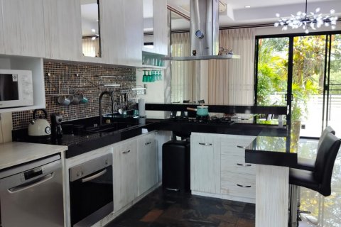 Chalet de 3 dormitorios en Bang Tao, Tailandia № 75774 - foto 12