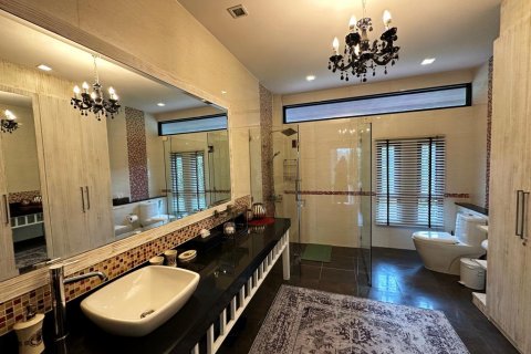 Chalet de 3 dormitorios en Bang Tao, Tailandia № 75774 - foto 11