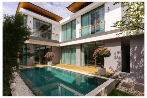 Chalet de 3 dormitorios en Bang Tao, Tailandia № 210013