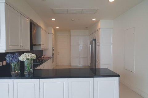Condominio de 4 dormitorios en Bangkok, Tailandia № 164846 - foto 8