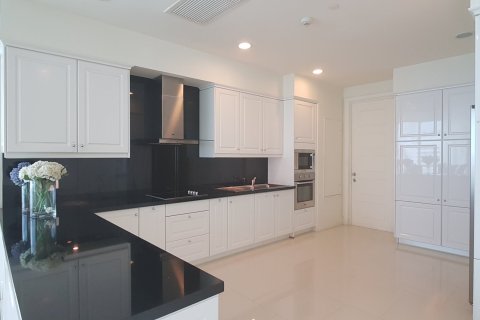 Condominio de 4 dormitorios en Bangkok, Tailandia № 164846 - foto 7