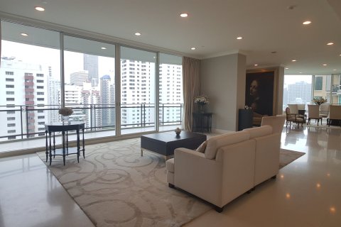 Condominio de 4 dormitorios en Bangkok, Tailandia № 164846 - foto 10