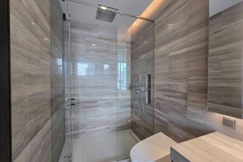 Condominio de 2 dormitorios en Khlong Toei, Bangkok, Tailandia № 164013 - foto 12