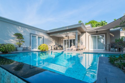 Condo in Pattaya, Thailand, 3 bedrooms № 171309 - photo 23